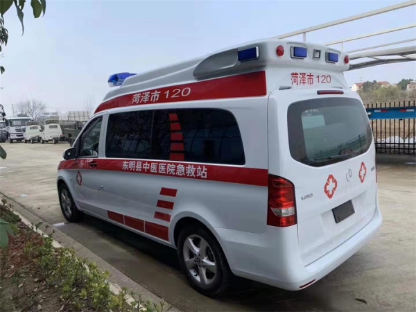 國(guó)六奔馳救護(hù)車