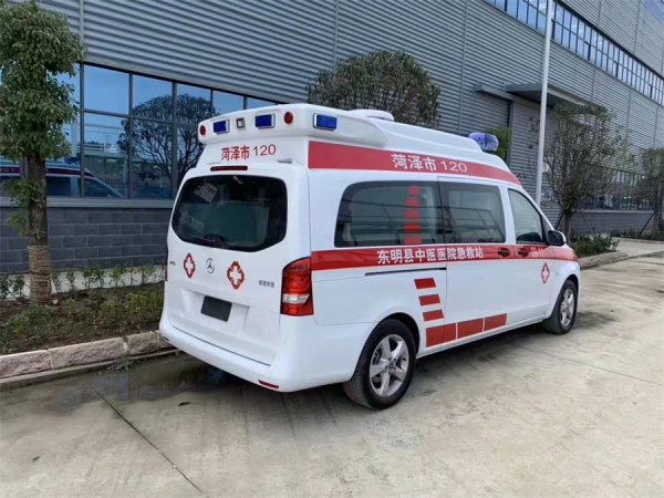 國(guó)六奔馳救護(hù)車