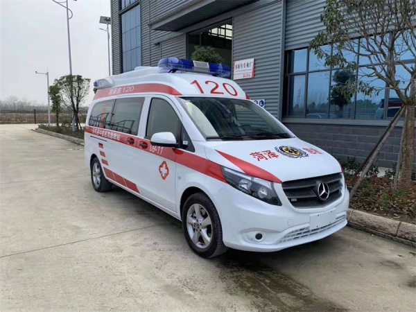 國(guó)六奔馳救護(hù)車