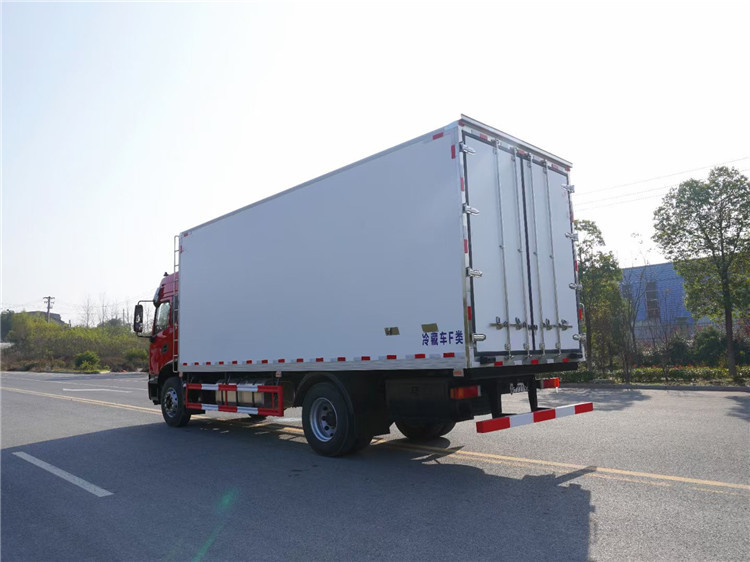國(guó)六 東風(fēng)天錦KR高頂雙臥6.8米冷藏車(chē)