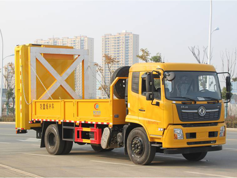 東風天錦康機210馬力防撞緩沖車
