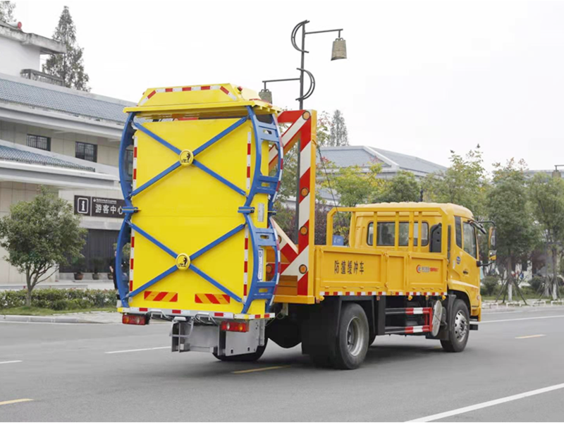 東風天錦康機210馬力防撞緩沖車(外擴型)