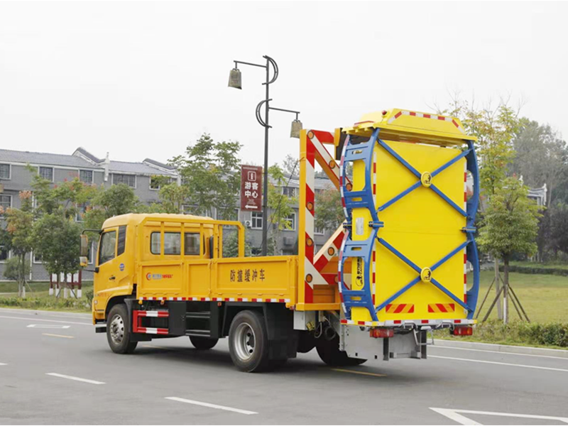 東風天錦康機210馬力防撞緩沖車(外擴型)